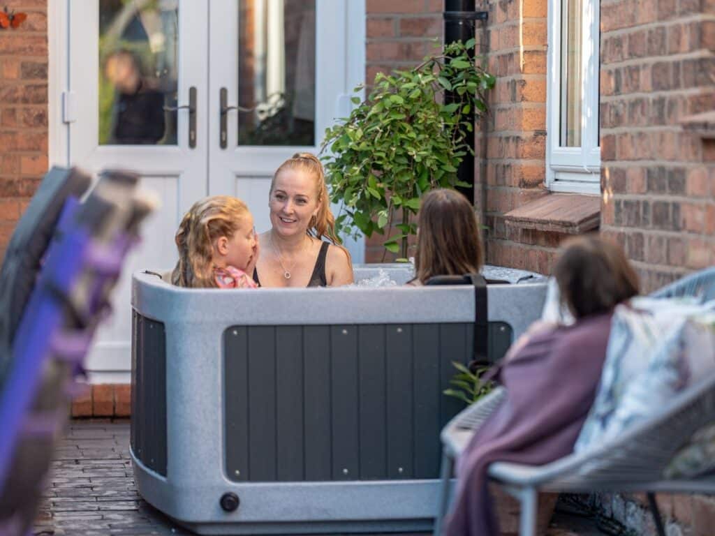 Small outdoor hot tub setup tips that work in the UK weather 1 image 2